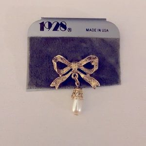 1928 Bow Brooch with Faux Tear drop Pearl